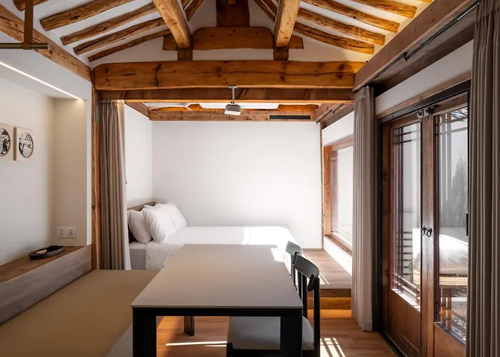 Luxury Hanok The Four Beauties Seochon Villa *