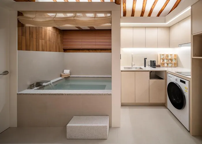 Luxury Hanok The Four Beauties Seochon *