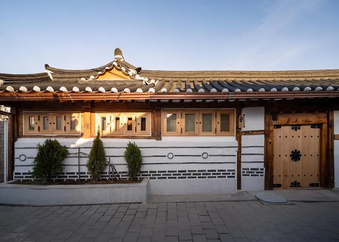 Luxury Hanok The Four Beauties Seochon Villa *